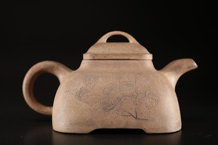 Arte Cinese Teiera Yixing in terracotta decorata con iscrizioni, firma e...