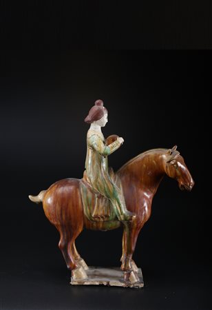 Arte Cinese Scultura di donna a cavallo in ceramica invetriata nei colori...