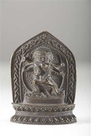 Arte Cinese Piccola placca in bronzo raffigurante Mahakala in Yab Yum Cina,...