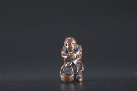 Arte Giapponese Netsuke in legno intagliato a figura con cesto. Firmato sul...