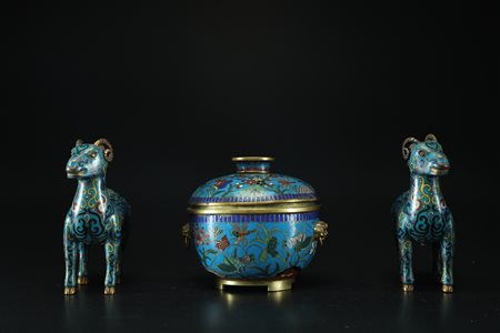 Arte Cinese Coppa e coppia di arieti cloisonné Cina/Giappone, XIX - XX secolo...