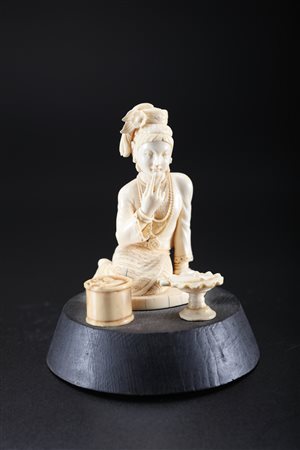 Arte Indiana Scultura in avorio raffigurante una donna India, XIX secolo . -....