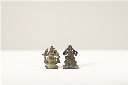 Arte Indiana Due bronzi raffiguranti Ganesh India, XV-XVI secolo. -. Cm 4,00....