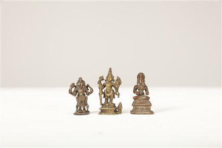 Arte Indiana Tre piccoli bronzi votivi raffiguranti Vishnu, Lakshmi, Shiva...