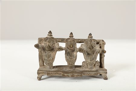 Arte Indiana Bronzo raffigurante Jagannath, Subhadra e Balbhadra India,...