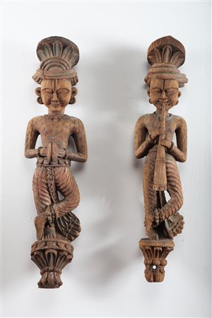 Arte Indiana Coppia di cariatidi in legno raffiguranti due musici India, fine...