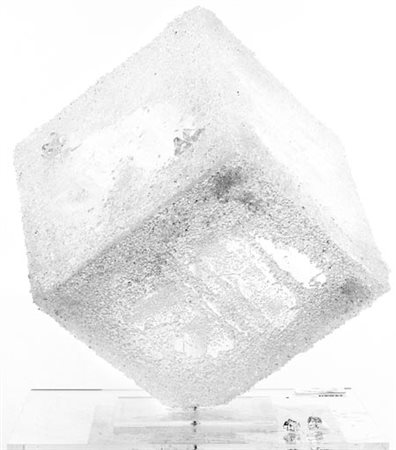 Claudia Ventura Bologna 1970 Floating ice cube, , Scultura in plexiglas e...