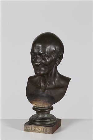 HOUDON JEAN ANTOINE (1741 - 1828) Voltaire. 1781. Bronzo. Cm 26,00 x 52,50 x...