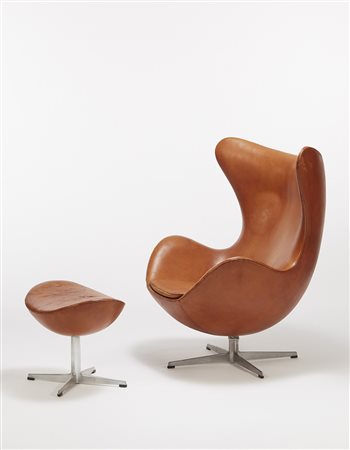 Arne Jacobsen ( 1902 - 1971) Poltrona e poggiapiedi modello "Egg". Produzione...