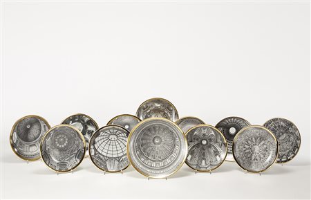 Piero Fornasetti (Milano 1913 - 1988) Collezione di dodici piatti decorati in...