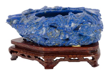 SVUOTATASCHE in lapis con base in legno. Cina XX secolo Misure: cm 18 x 14 x...