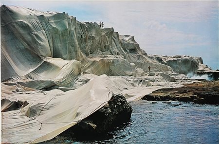 CHRISTO (n. 1935) Wrapped coast. Australia. 1969. Offset. Cm 96,00 x 64,00.