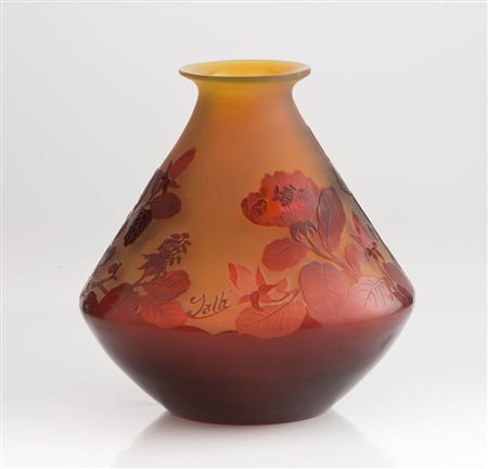 VASO IN VETRO GALLE` CAMMEO, 1896-1900 A forma ovoidale, decoro ad amaryllis...