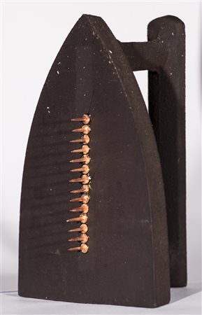 MAN RAY (1890-1976)Cadeau, 1921/1974 Opera multipla realizzata con ferro da...