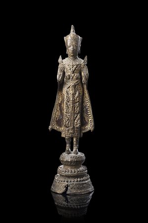 Scultura raffigurante Buddha birmano in bronzo dorato (rotture) A Burmese...