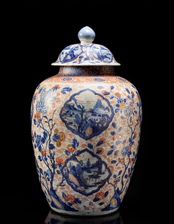 Grande vaso in porcellana Imari con coperchio, il corpo ovoidale decorato con...