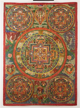 Grande thangka policromo decorato con varie ruote e dharma Nepal, XIX sec. A...