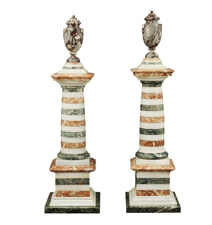 Coppia di colonne in marmi vari XIX Sec. h. 42 cm. bianco di Carrara,...