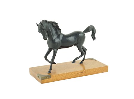 Scultura in bronzo patinato XIX Sec. 17x22 cm. raffigurante un cavallo, base...