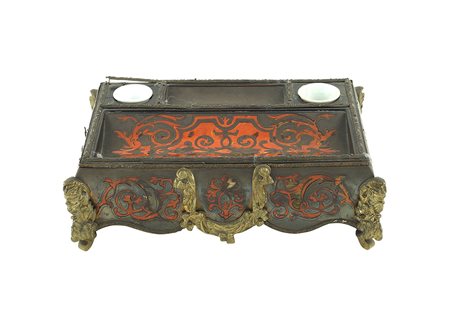 Calamaio Boulle Francia, XIX Sec. 8x25x18,5 cm. riccamente intarsiato in...