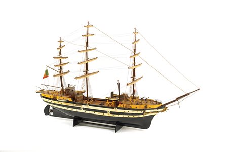 Modello in legno nave scuola "Amerigo Vespucci" XX Sec. 67x108x24 cm. varata...