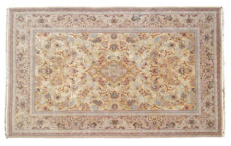 Tappeto Isfahan Iran, XX Sec. 315x202 cm. a disegno floreale e colori...