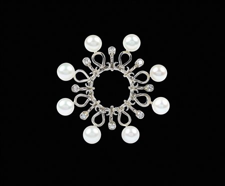 Spilla in oro bianco 18kt e perle coltivate anni 50/60 peso 10,3 gr. mm. 6...