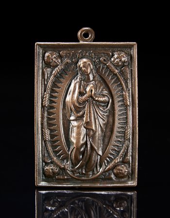 Arte del sec. XVI "Madonna della Mandorla" placca in bronzo sormontata da...