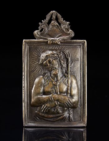 Arte del sec. XVII "Ecce Homo" placca in bronzo decorata con cimasa traforata...