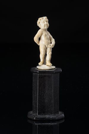 Scultore olandese del sec. XVII "Manneken Pis" gruppo in avorio (h. cm 5,6)...