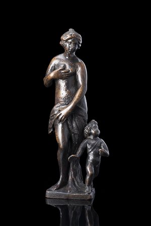 Artista del sec. XVI "Donna con Bambino" scultura in bronzo (h. cm 8)...