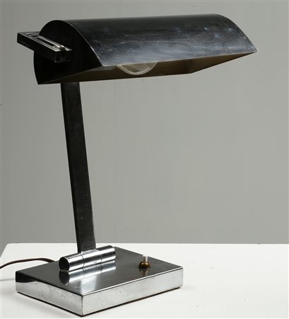 MANIFATTURA TEDESCA Lampada da tavolo in metallo cromato anni 60. . Cm 20,00...
