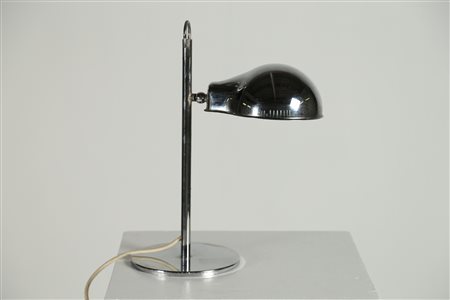 MANIFATTURA ITALIANA Lampada da tavolo in metallo cromato, anni 70. Metallo...