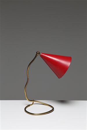 MANIFATTURA ITALIANA Lampada da tavolo in ottone e metallo laccato, anni 50....