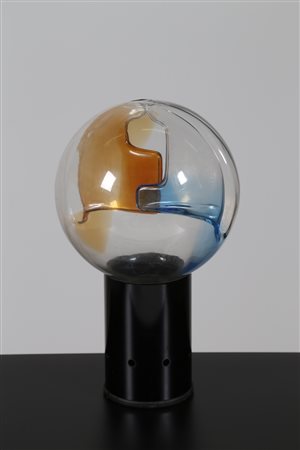 ZUCCHERI TONI (1937 - 2008) Lampada da tavolo in metallo laccato e vetro a...