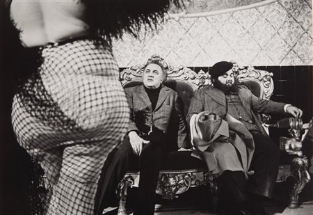 TAZIO SECCHIAROLI (1925-1988) Federico Fellini durante le riprese di 8...