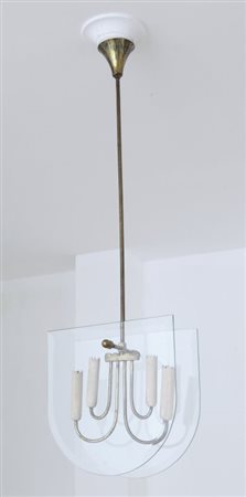 UN LAMPADARIO, anni "50. Ottone, cristalli sagomati molati. Altezza cm 110