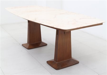 UN TAVOLO, anni "50. Legno impiallacciato in mogano, ottone, marmo. Cm 86 (h)...