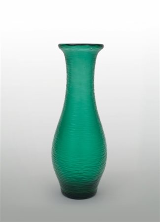 CARLO SCARPAUn vaso in vetro "battuto", 1938, modello 3907 del catalogo blu...