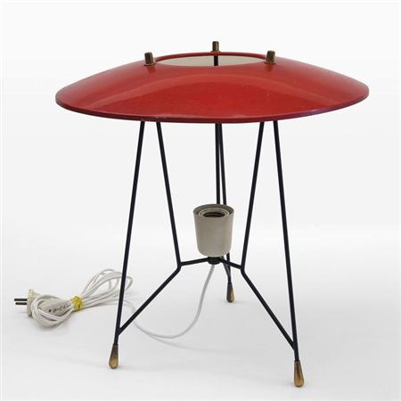STILNOVOUna lampada da tavolo, anni '50. Ottone, ferro verniciato, alluminio...