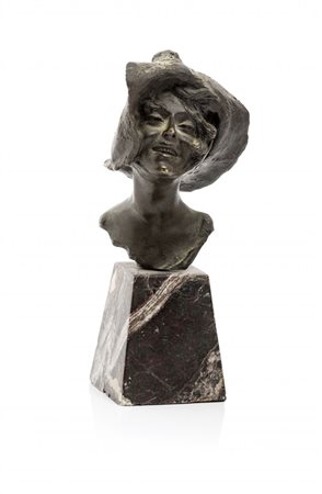 SCULTORE NAPOLETANO FINE XIX SECOLO Volto di donna con cappello Scultura in...