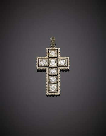 Croce in platino con sette diamanti ovali e rotondi taglio vecchio europeo,...