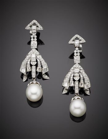 Orecchini pendenti in oro bianco con perle South sea di mm 12,50-14,50,...