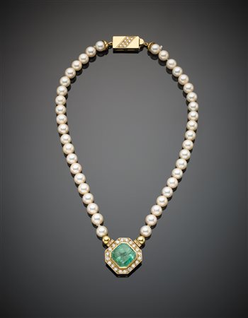 Collana in perle coltivate mm 8,25 circa con chiusura e centrale in oro...