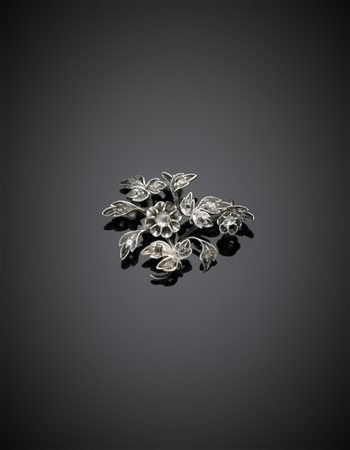 Spilla in argento con diamanti irregolari taglio mezza rosetta e spillone in...