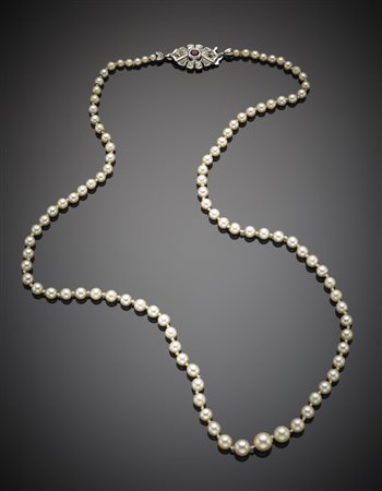Collana di perle coltivate bianche scalate da mm 3,5 a mm 7 con chiusura in...