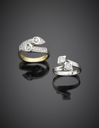 Lotto composto da due anelli contrariè in oro giallo e bianco con diamanti,...