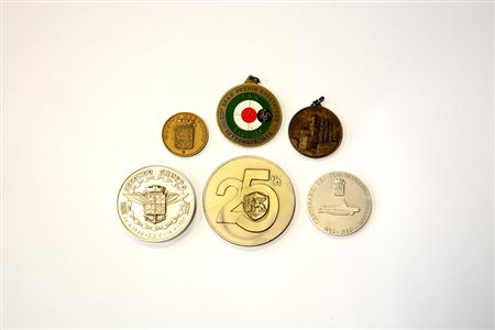 Lotto composto da sei medaglie commemorative militari. Italia, anni '80