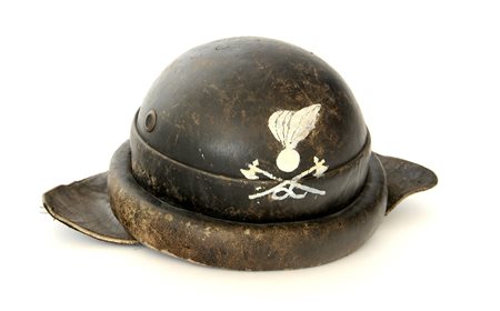 Casco in cuoio da carrista, modello 1935. Regio Esercito Italiano, passato in...