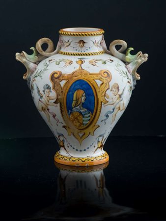 VASO RICHARD GINORI, FINE XIX SECOLO in ceramica decorata con manici a sagoma...